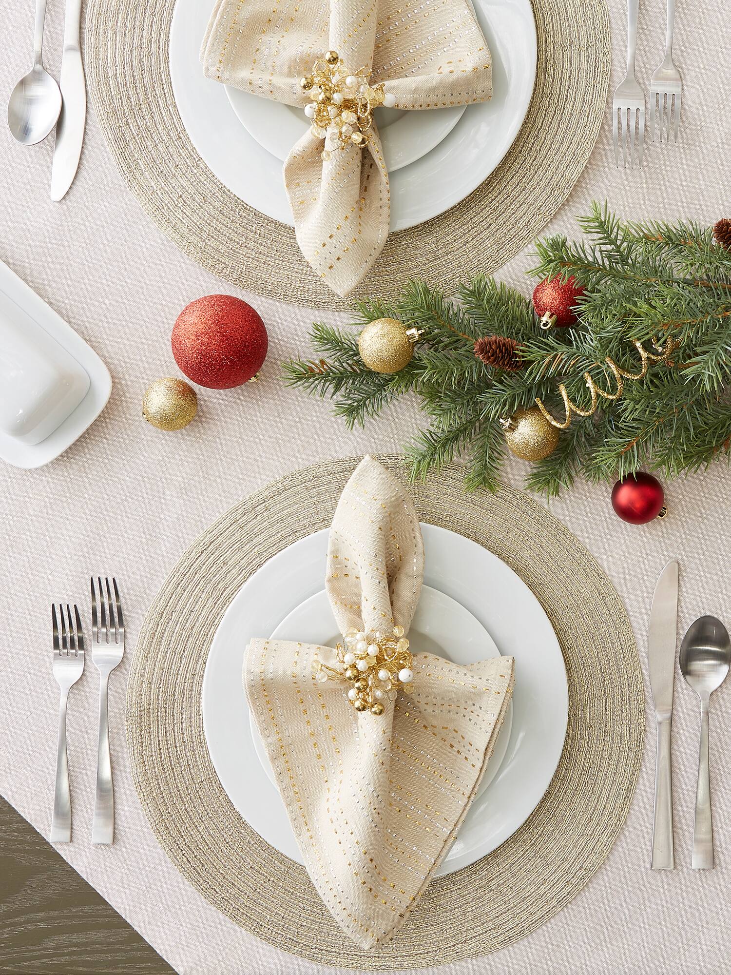 DII® Metallic Gold Round Polypropylene Woven Placemat (Set of 4)